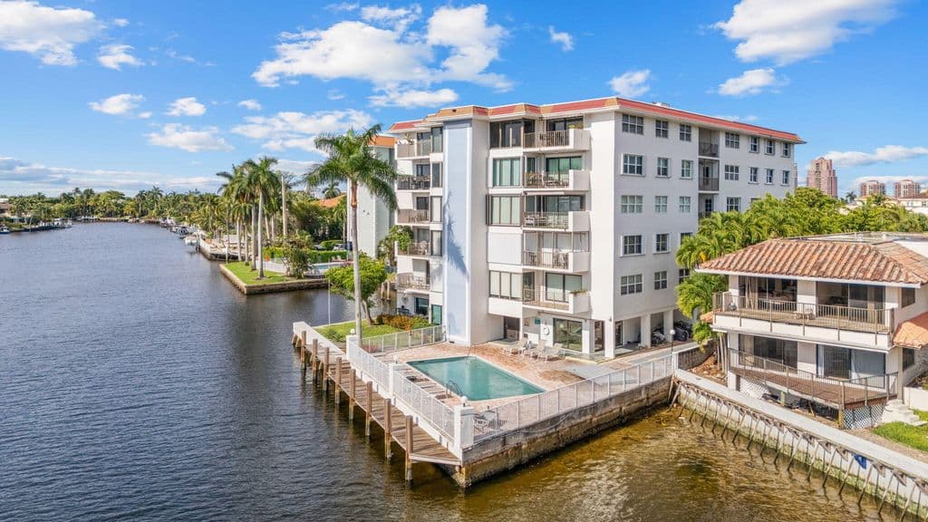 1-bedroom Condo — 1839 Middle River Drive #501