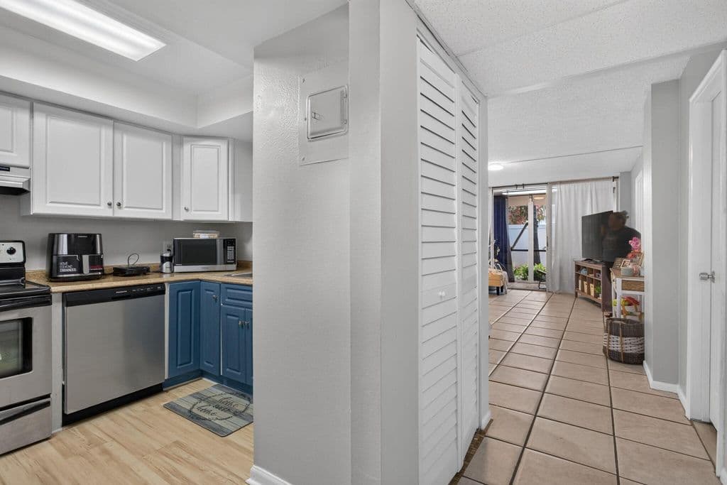 2-bedroom Condo — 118 Royal Pk Drive #1f