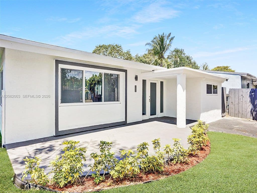 4-bedroom Single-Family Home — 1609 NW 7th Ter