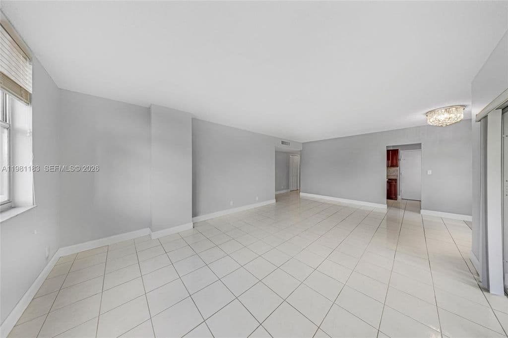 2+1 Condo — 4350 Hillcrest Dr APT 200