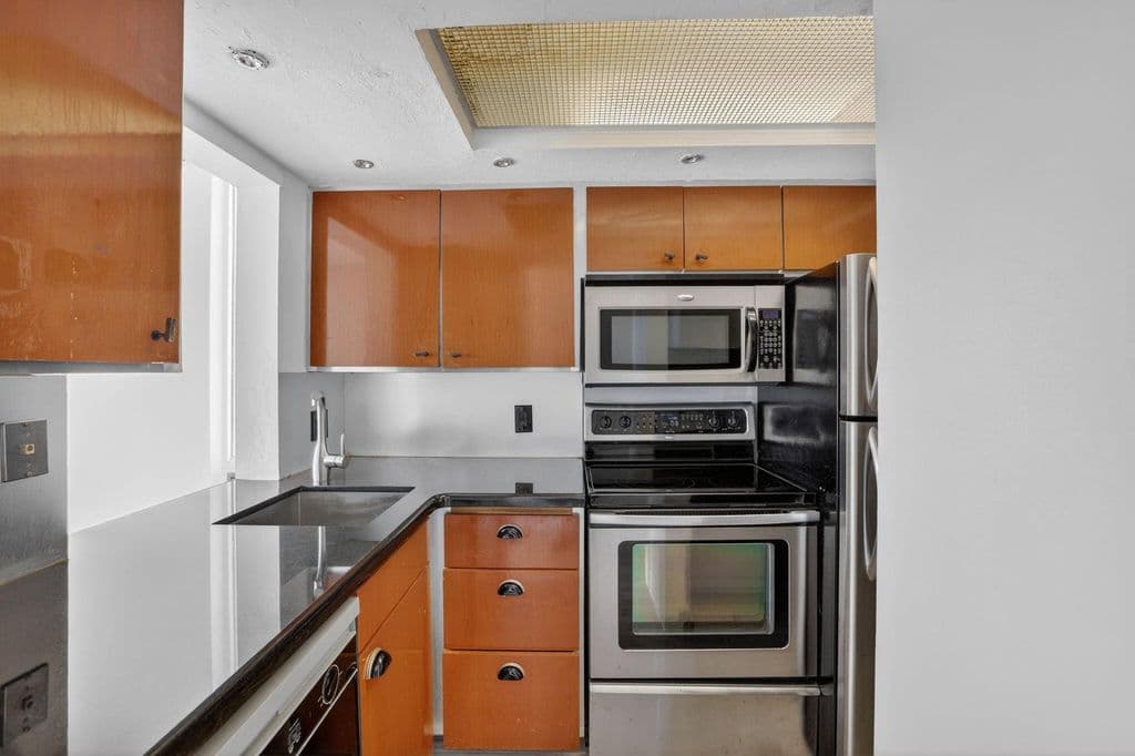 2-bedroom Condo — 1531 SE 15th Street #8