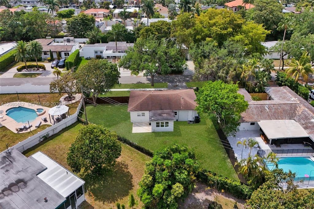 3+1 Müstakil ev — 2125 Alamanda Dr