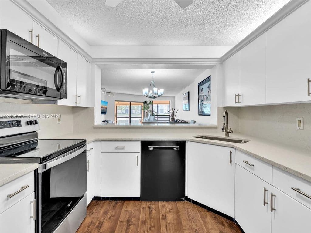 2+1 Condo — 7518 Fairfax Dr #110