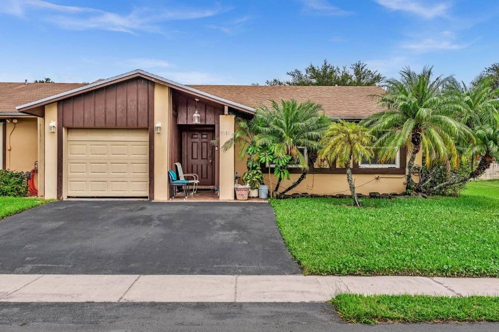 3-bedroom Property — 9551 W Heather Ln