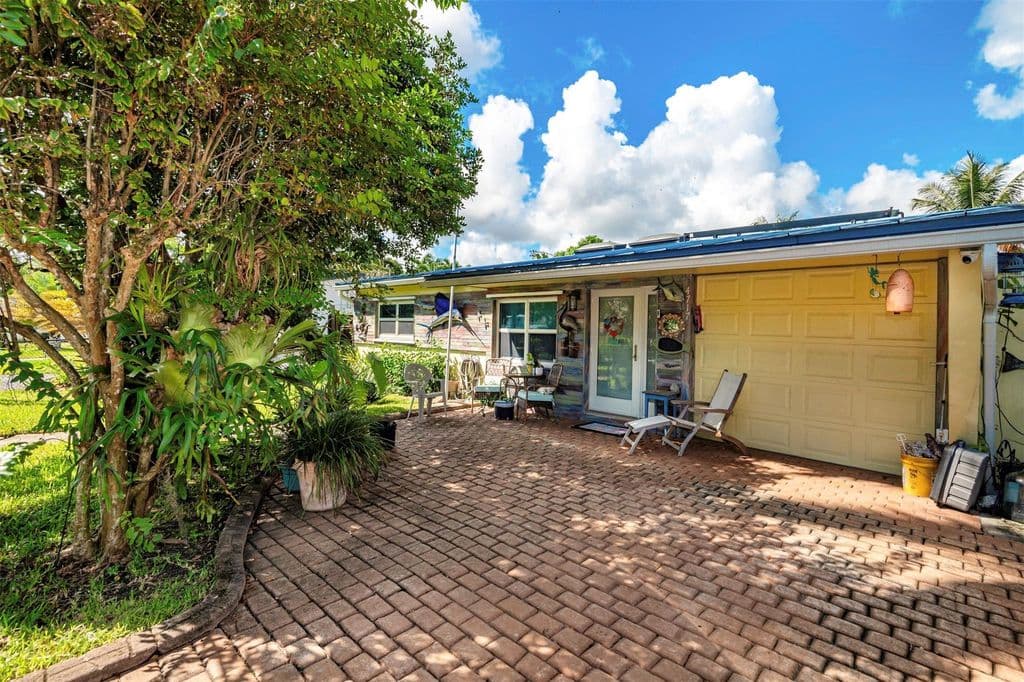 3-bedroom Single-Family Home — 4717 SW 35th Avenue