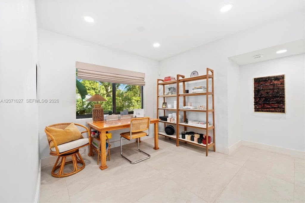 4+1 Müstakil ev — 638 NE 141st St