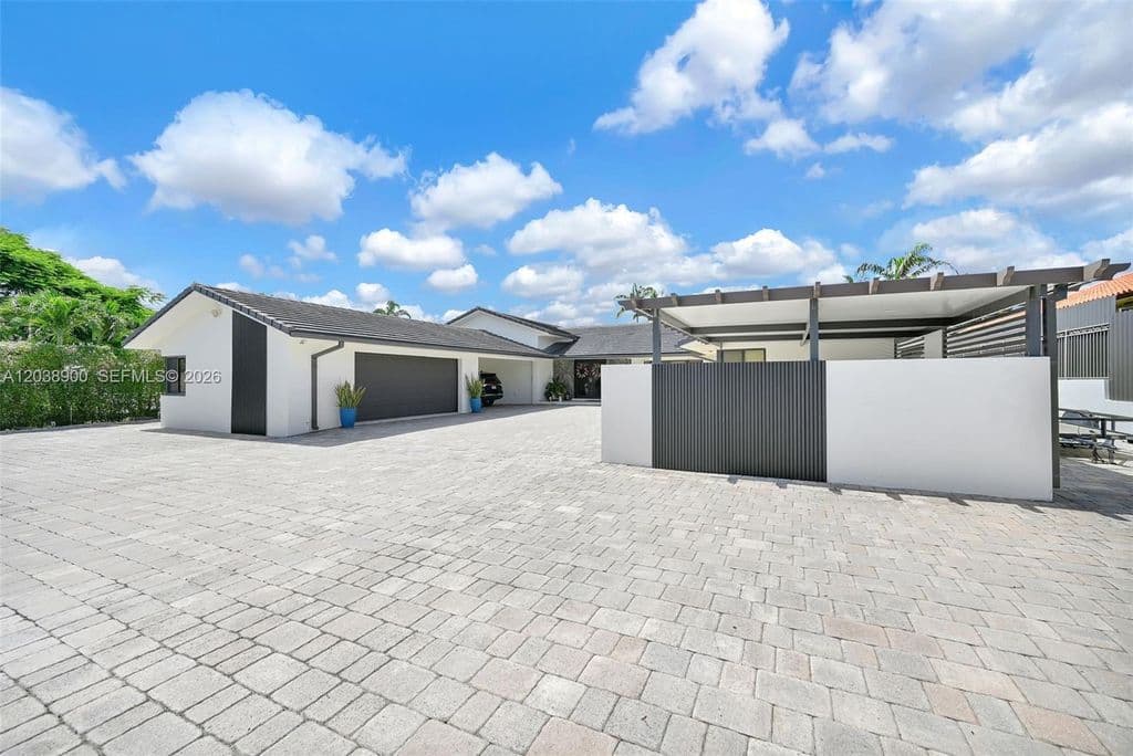 4+1 Müstakil ev — 13800 SW 38th St
