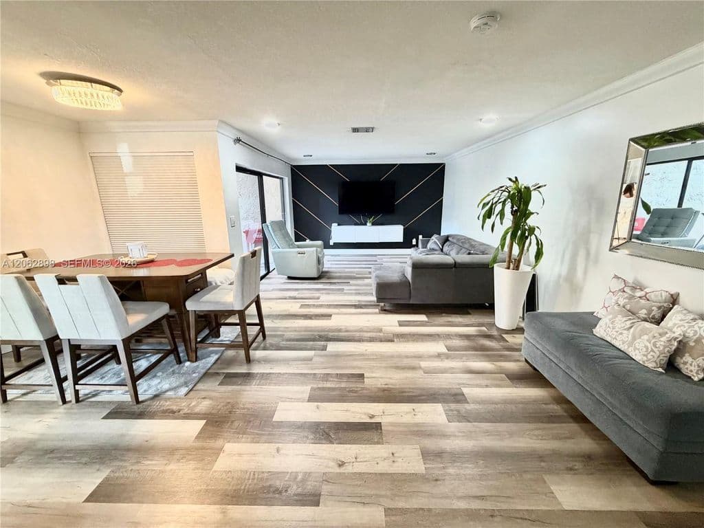 2-bedroom Property — 2041 Bayberry Dr