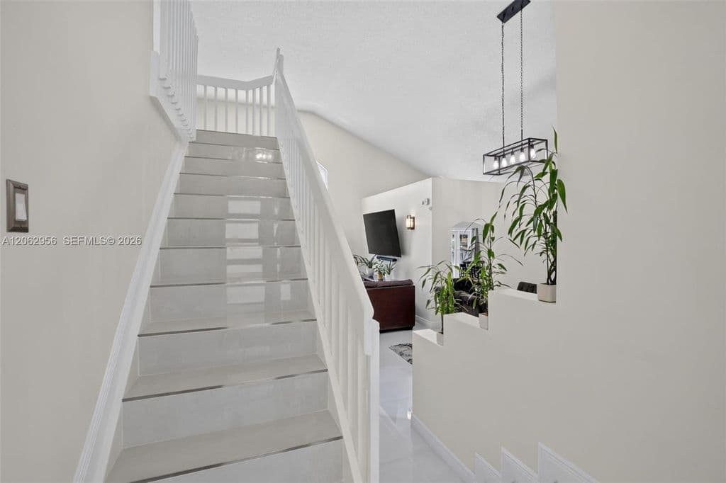 4+1 Müstakil ev — 13020 SW 17th Ct