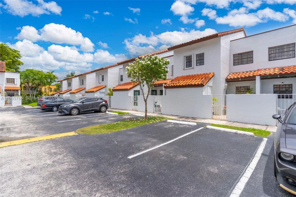 2+1 Mülk — 6231 SW 138th Ct