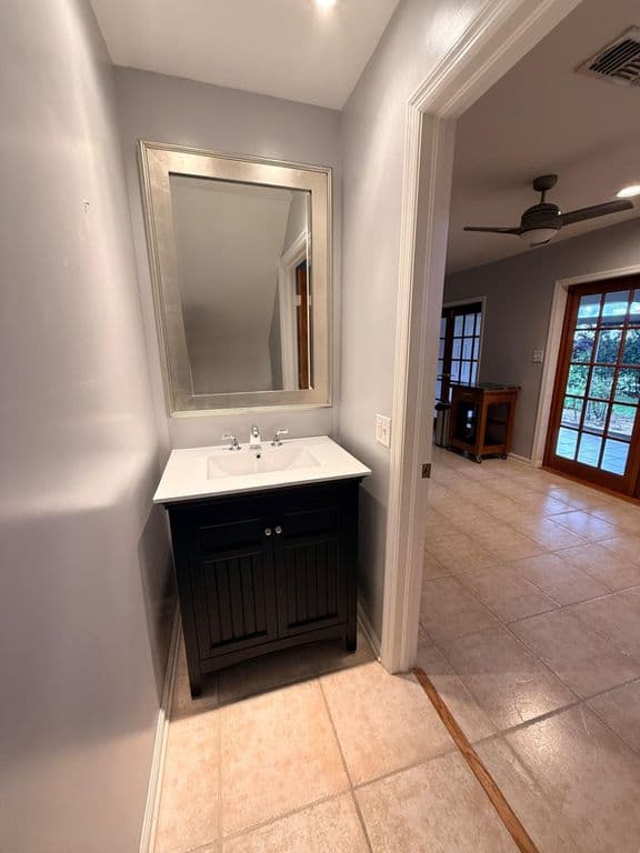 3-bedroom Property — 6654 Via Regina
