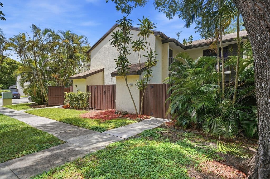 2-bedroom Property — 3349 Cocoplum Circle #33129