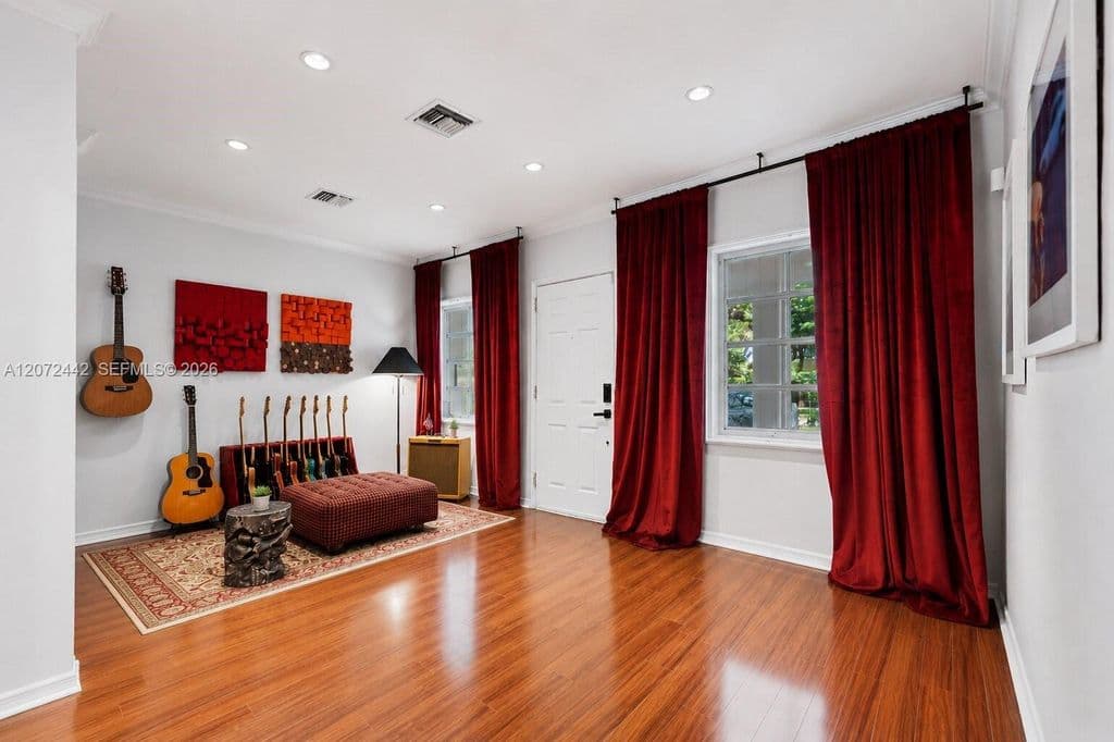 4+1 Müstakil ev — 4120 Lybyer Ave