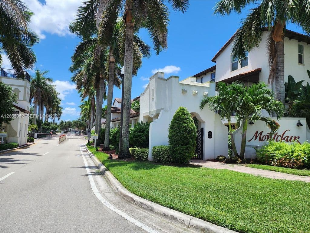 3+1 Mülk — 2813 SW 119th Way