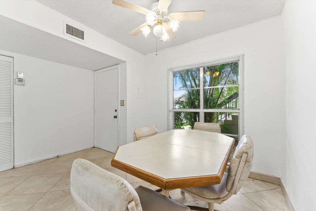 2+1 Condo — 5635 QUEEN PALM Court #D