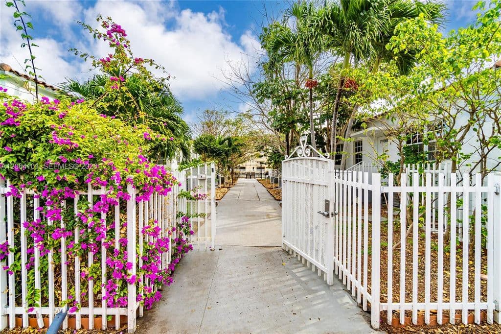 2+1 Condo — 8335 E Crespi Blvd #4