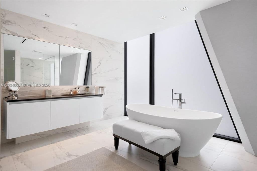 4+1 Condo — 1000 Biscayne Blvd Unit 3701