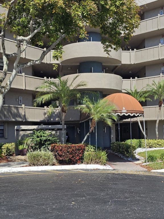 1+1 Condo — 1001 Colony Point Circle #417