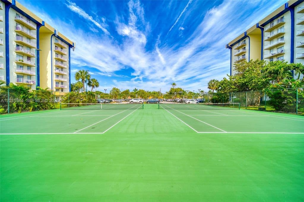 1+1 Condo — 801 NW 47th Ave APT 515W