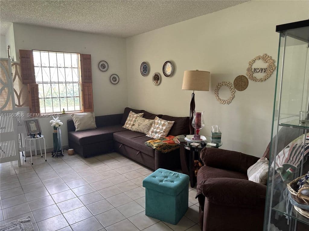 1-bedroom Condo — 9350 W Flagler St APT 105A