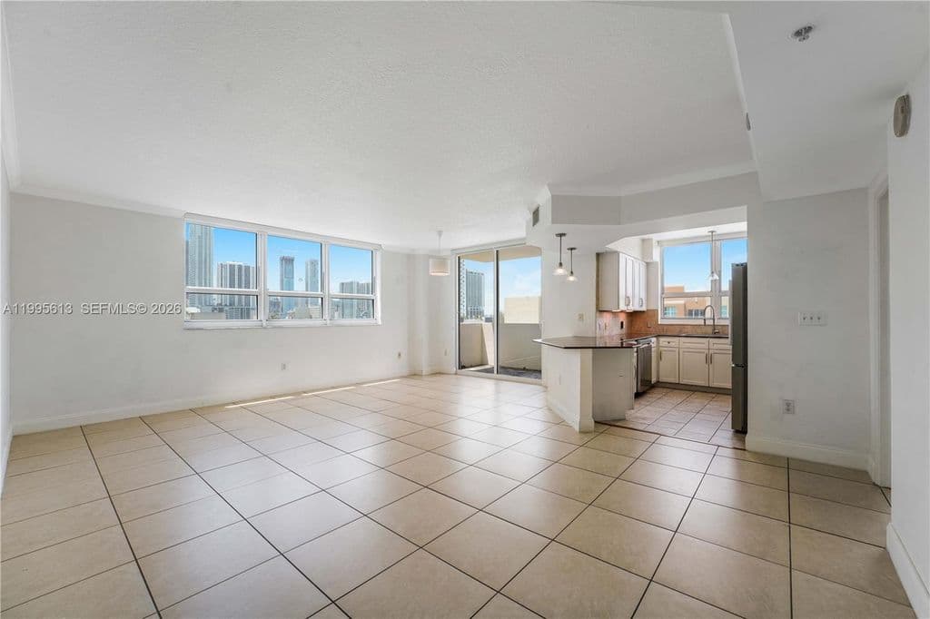 3-bedroom Condo — 2000 N Bayshore Dr APT 702