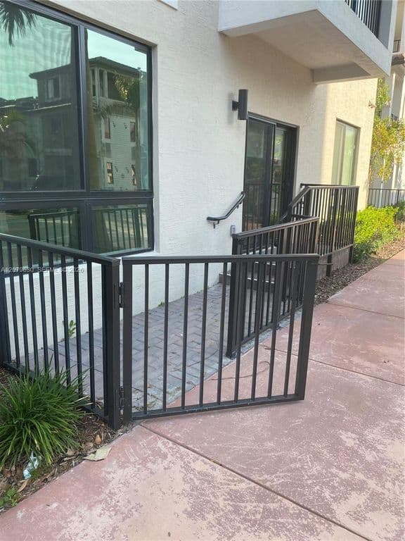 3+1 Condo — 8301 NW 41st St #B-110
