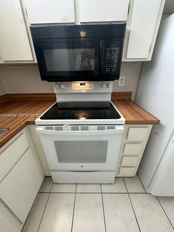 1+1 Condo — 3578 N University Dr #I-5