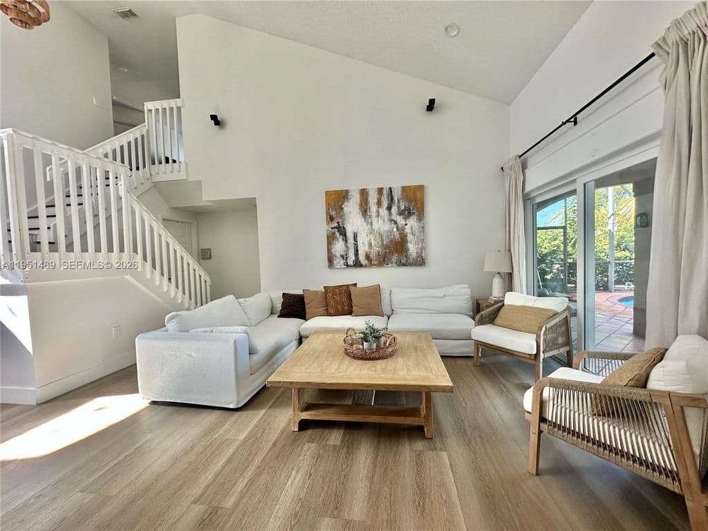 3+1 Müstakil ev — 18715 NW 1st St