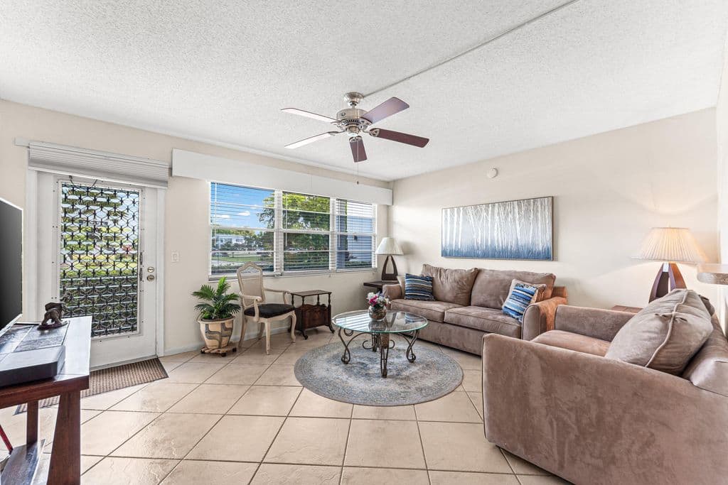 1-bedroom Condo — 1017 Harwood C