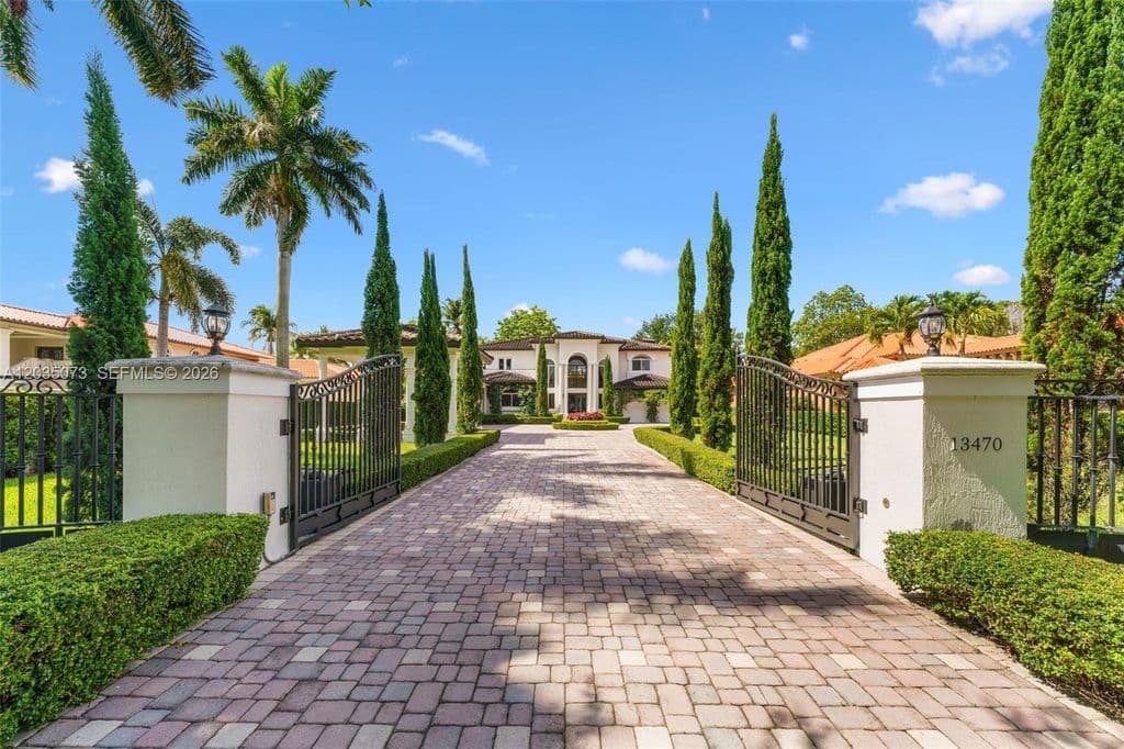 5-bedroom Single-Family Home — 13470 SW 32nd St