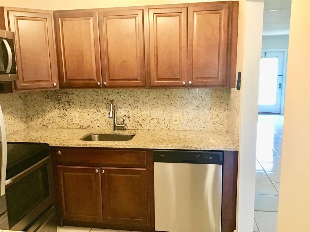 1+1 Condo — 135 Fanshaw D #135