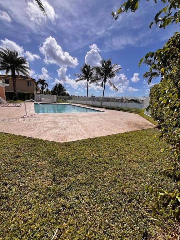 3+1 Mülk — 17722 SW 141st Ct