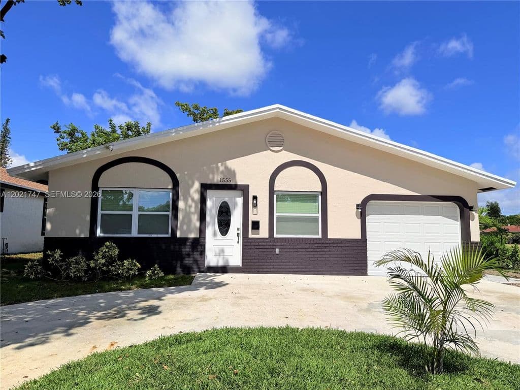 4+1 Müstakil ev — 1555 NW 6th Ave