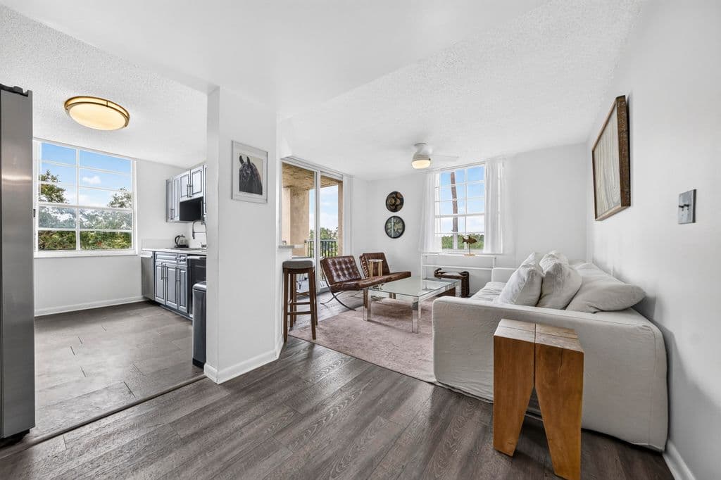 3-bedroom Condo — 520 SE 5th Ave #2211