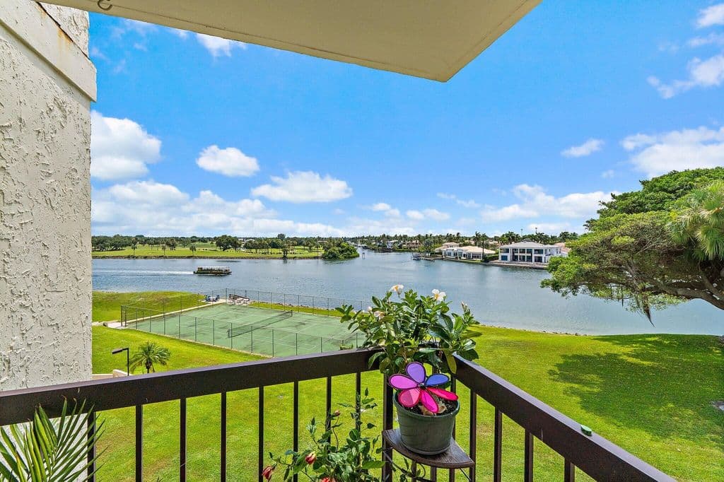 3+1 Condo — 374 Golfview Road #405