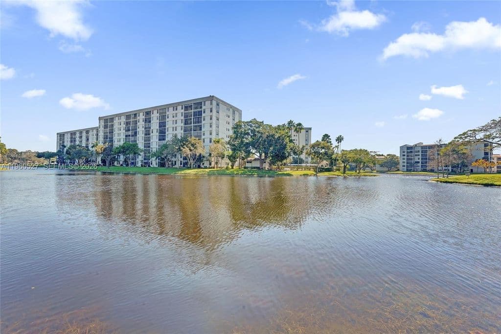 2+1 Condo — 2228 N Cypress Bend Dr APT 103