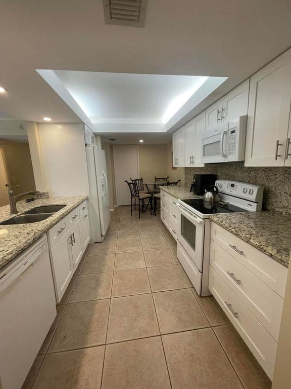 2-bedroom Condo — 450 Egret Circle #9203