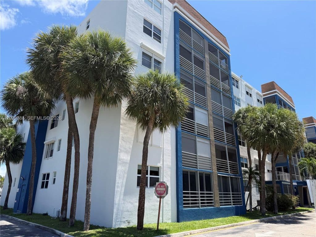 2+1 Condo — 501 E Dania Beach Blvd #5-4D