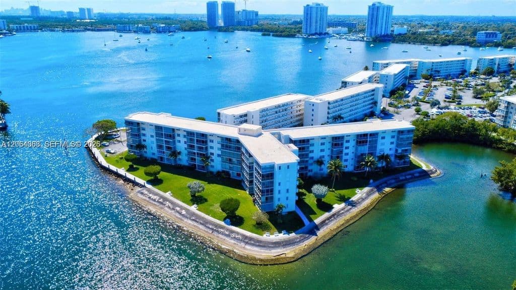 2-bedroom Condo — 3030 Marcos Dr APT T301