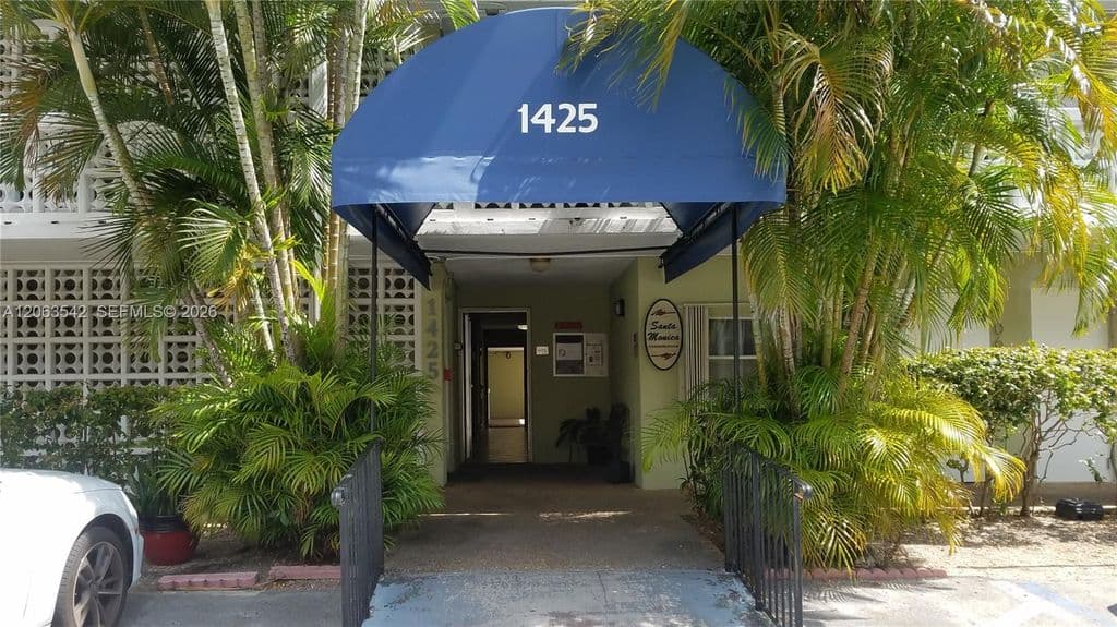 2+1 Condo — 1425 Arthur St APT 216B