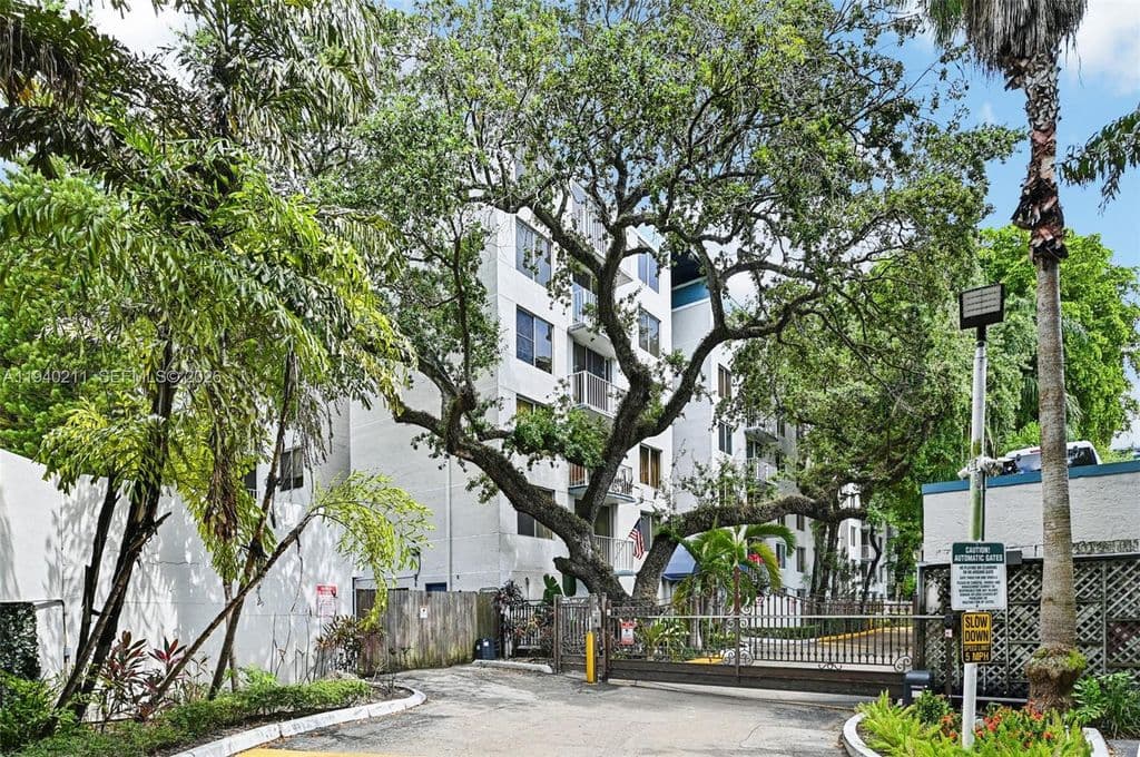 2-bedroom Condo — 1740 NW North River Dr APT 614
