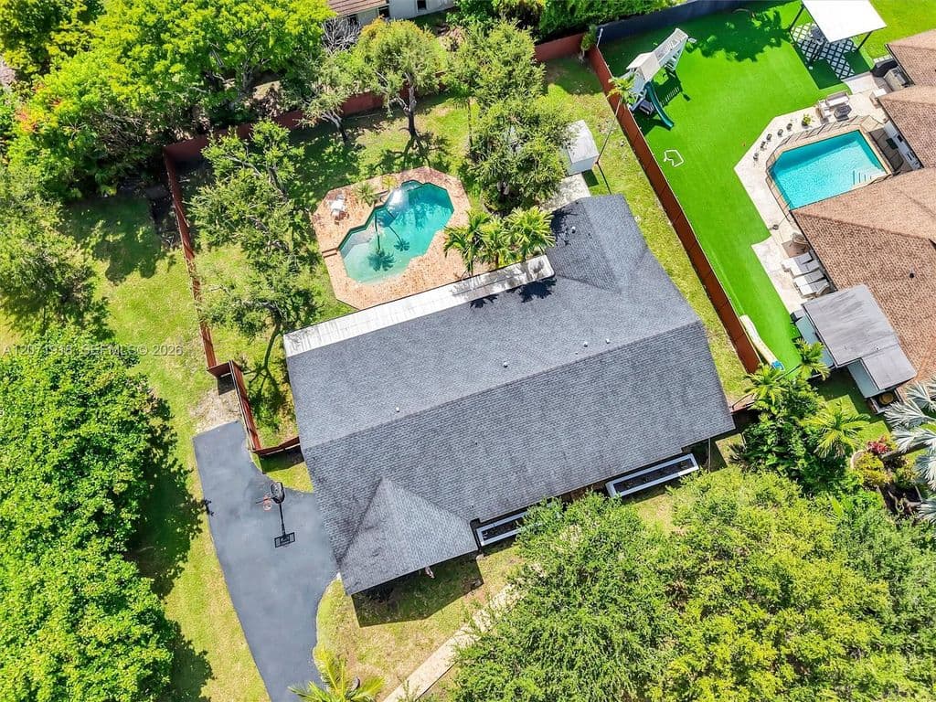 5-bedroom Single-Family Home — 13241 SW 104th Ave