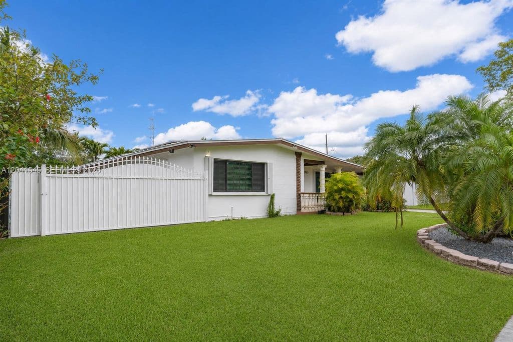 4-bedroom Single-Family Home — 18670 Belview Dr