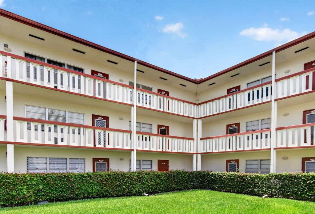 2+1 Condo — 374 Brighton I #374