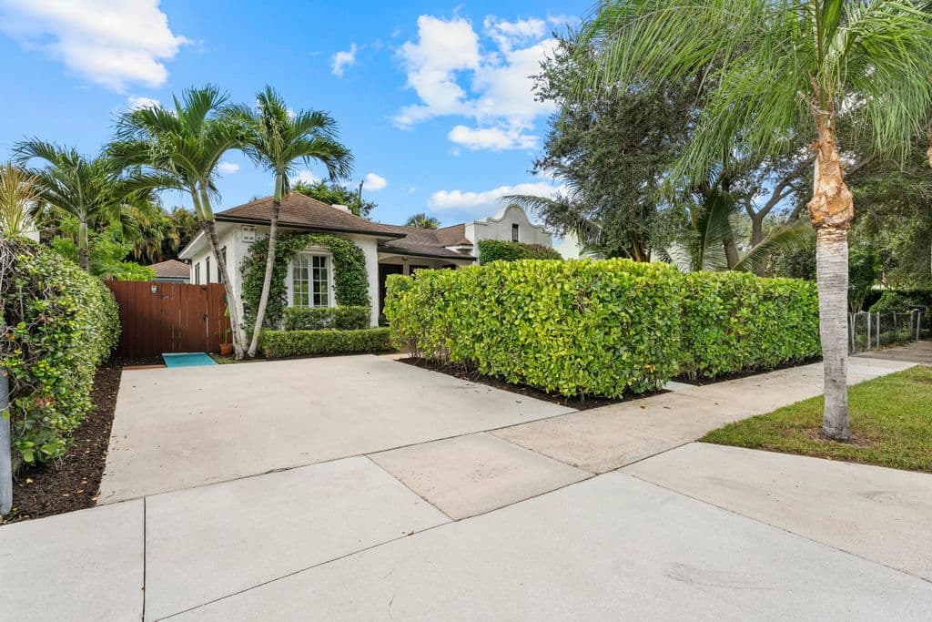 3-bedroom Single-Family Home — 416 WESTWOOD Road