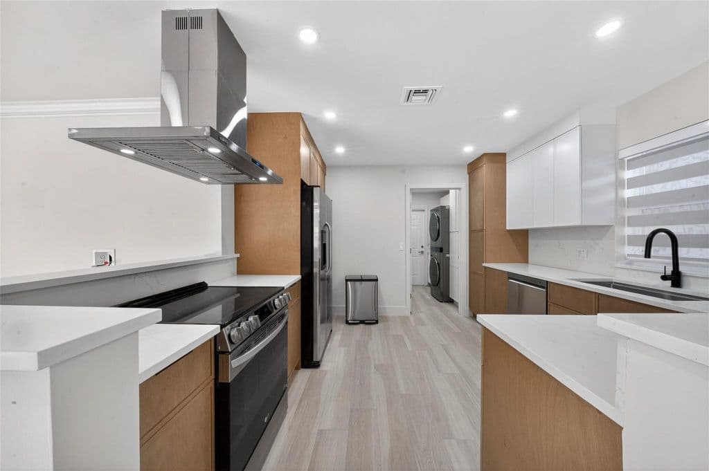 3+1 Müstakil ev — 1762 NE 38th Street