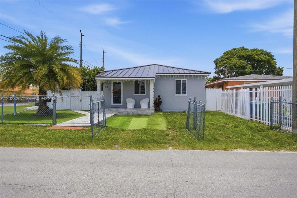 5+1 Müstakil ev — 301 SW 36th Ave