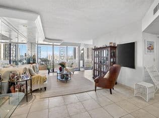2-bedroom Condo — 19355 Turnberry Way APT 8L, Aventura, 33180