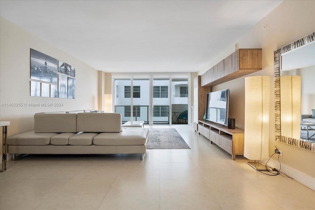 3+1 Condo — 5601 Collins Ave APT 1514