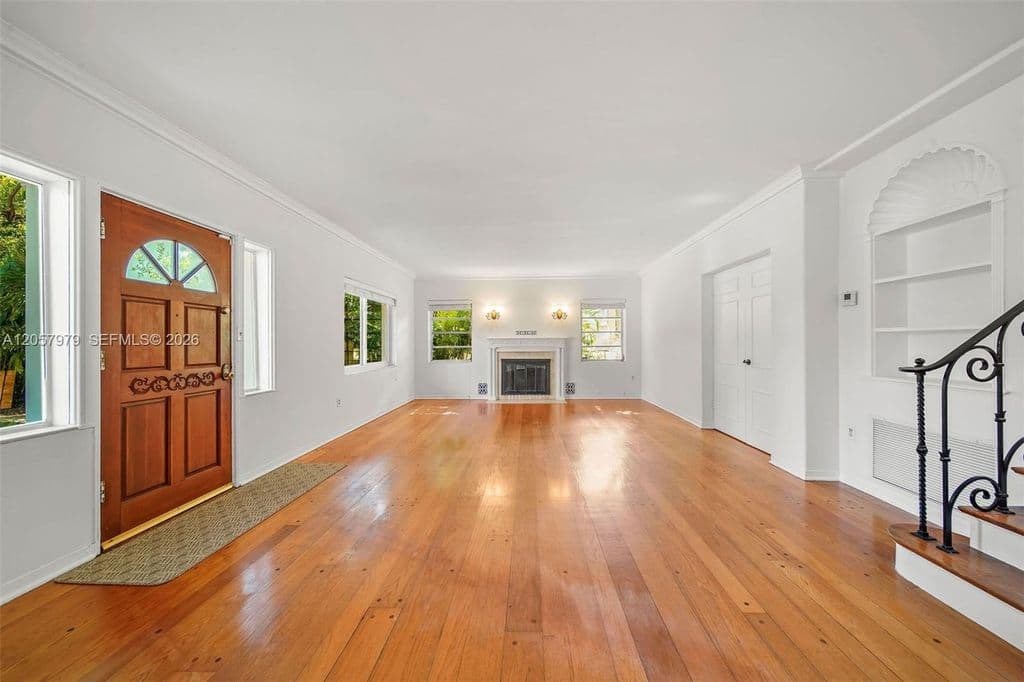 4+1 Müstakil ev — 5842 Alton Rd